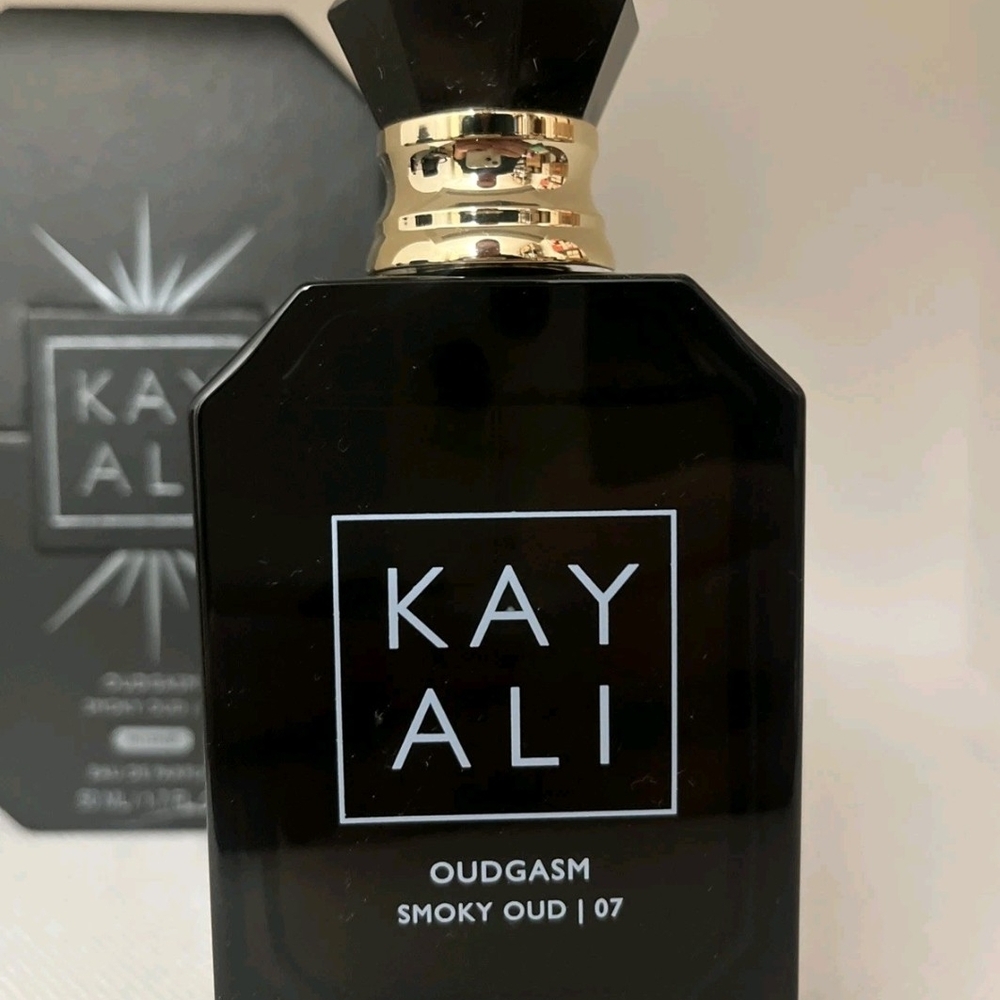 HUDA BEAUTY Kayali Oudgasm Smoky Oud Perfume